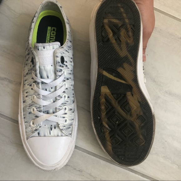 Converse shoes with unique pattern - Picture 5 of 6